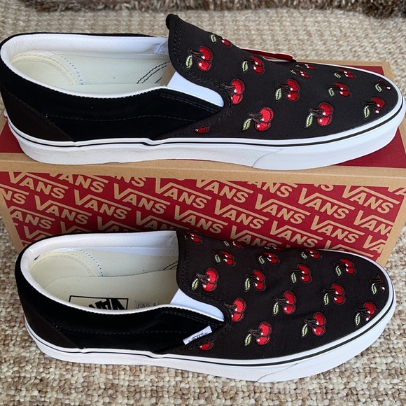 Vans Classic Slip On Cherries Black men’s - Picture 2 of 16